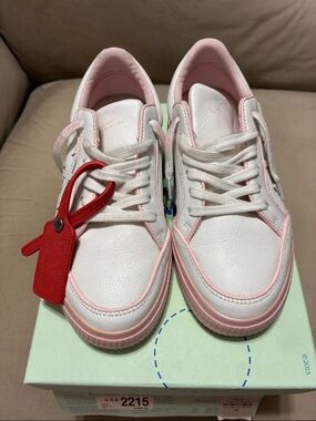 Off-White White and Pink Low-Top Sneakers with Red Tag